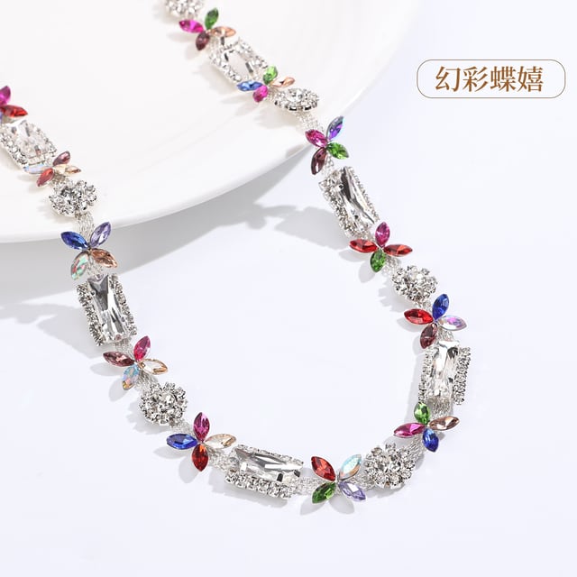 3D Floral Rhinestone Chain: Iridescent / silver-tone base · 1.2 cm