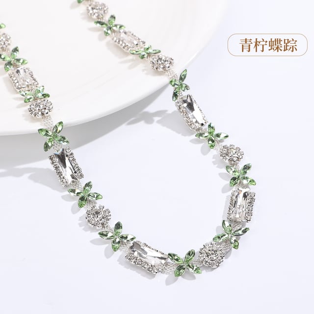 3D Floral Rhinestone Chain: Light green / silver-tone base · 1.2 cm