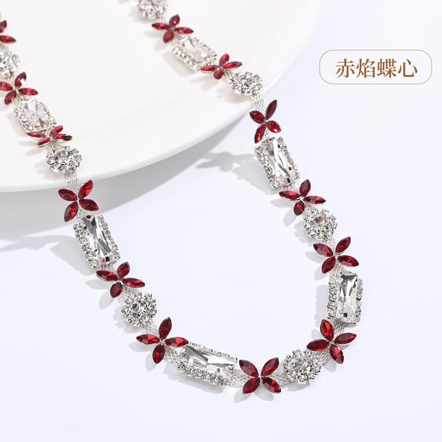 3D Floral Rhinestone Chain: Bright red / silver-tone base · 1.2 cm