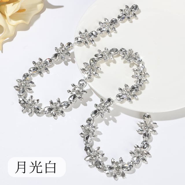 Teardrop Floral Crystal Chain: Moonlight white / silver-tone