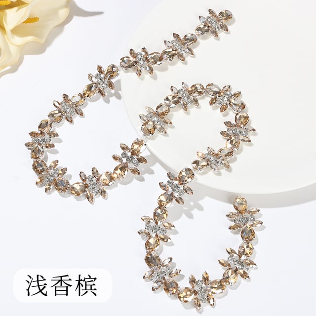 Teardrop Floral Crystal Chain: Light champagne / silver-tone
