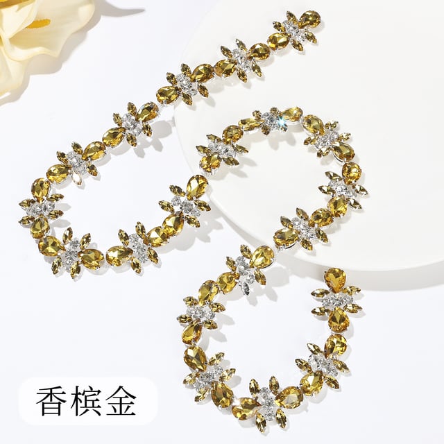Teardrop Floral Crystal Chain: Champagne gold / silver-tone