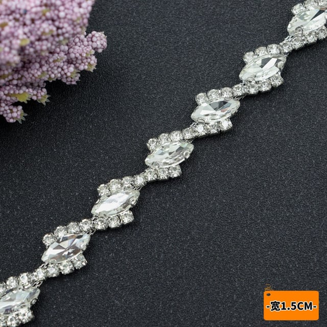 Circle Link Crystal Chain: Slanted marquise · 1.5 cm