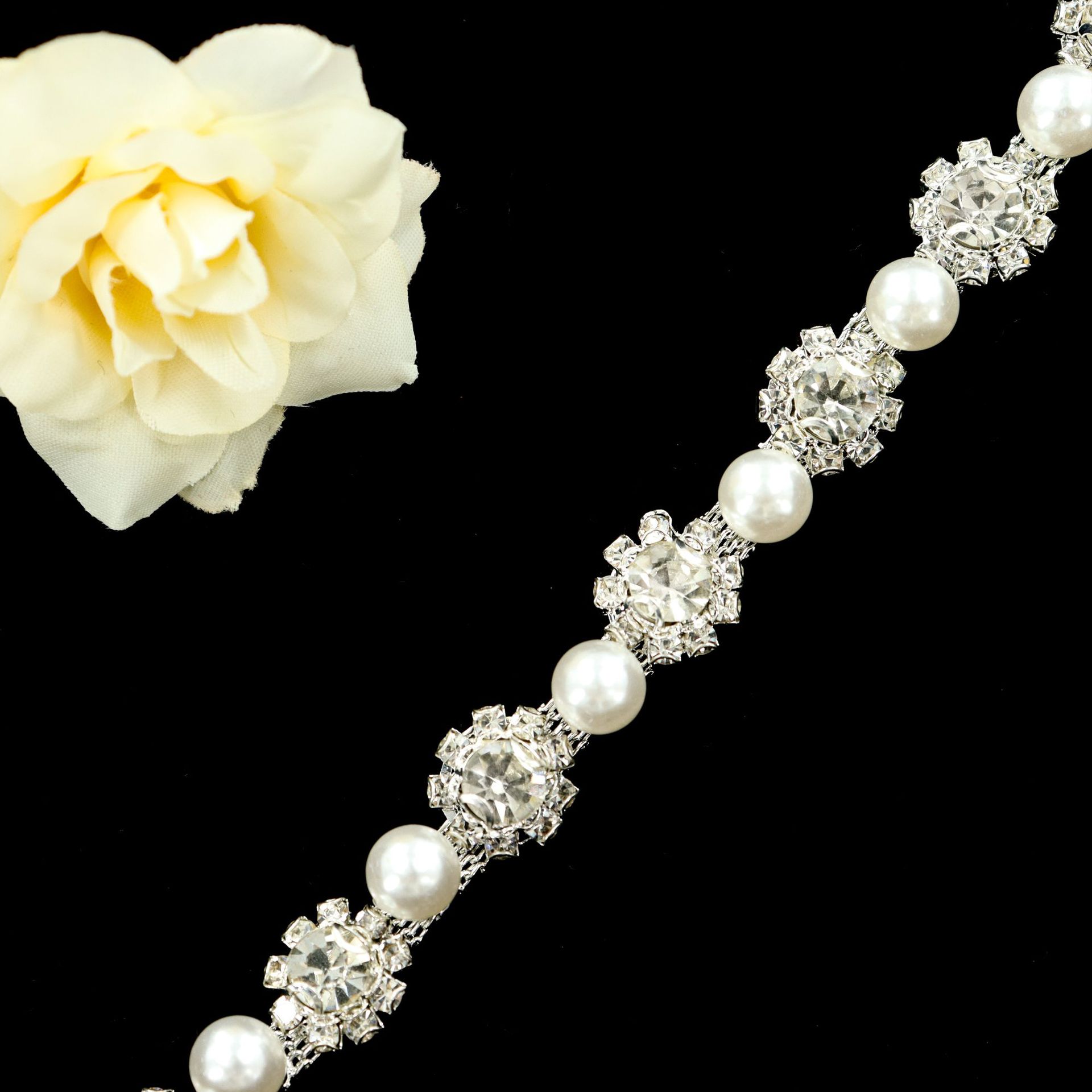 Silver-Tone Pearl & Crystal Trim, Six Pattern References — Crystal flower and pearl repeat