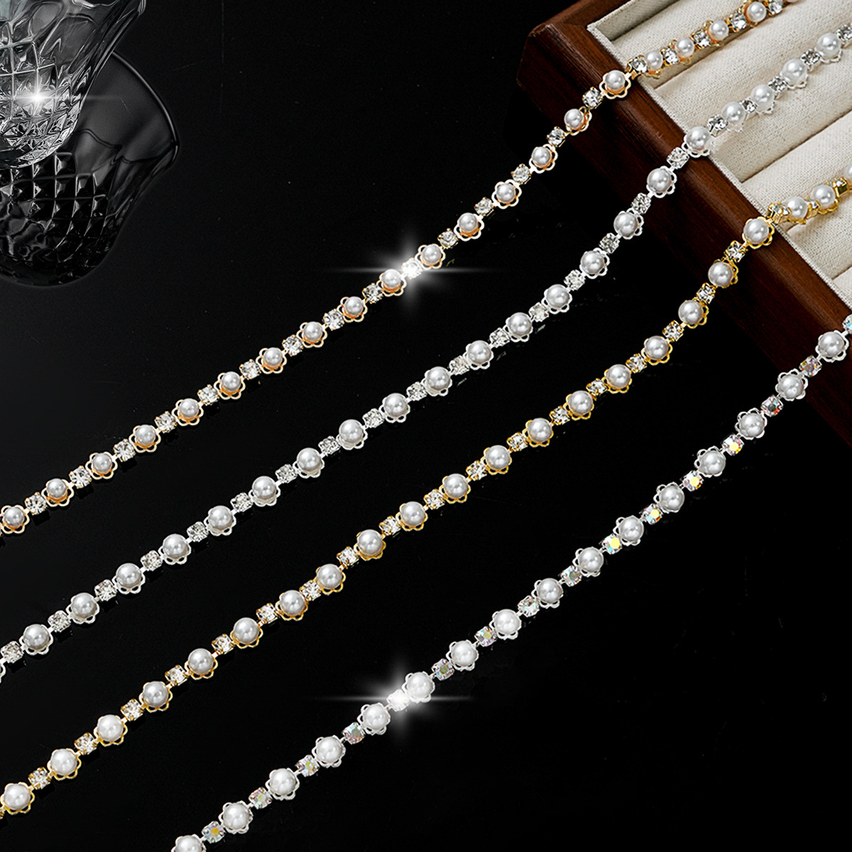 Petite Pearl Flower Chain, 0.9 cm motif and placement reference