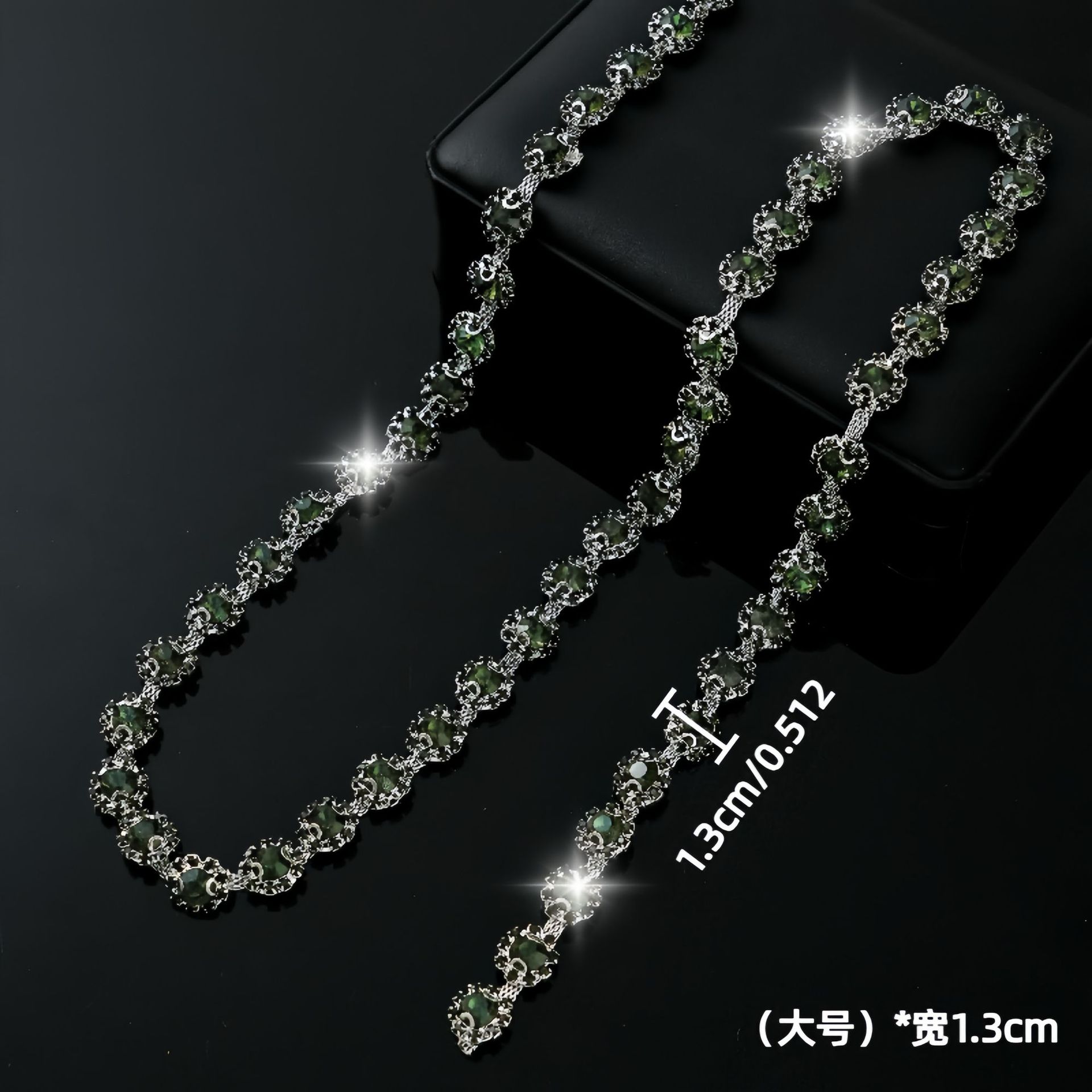 Small & Large Sunflower Rhinestone Chain — dark green*1.3cm width -large / standard 1 source yard / approximately 90 cm long ( source packing: 10 units per roll)