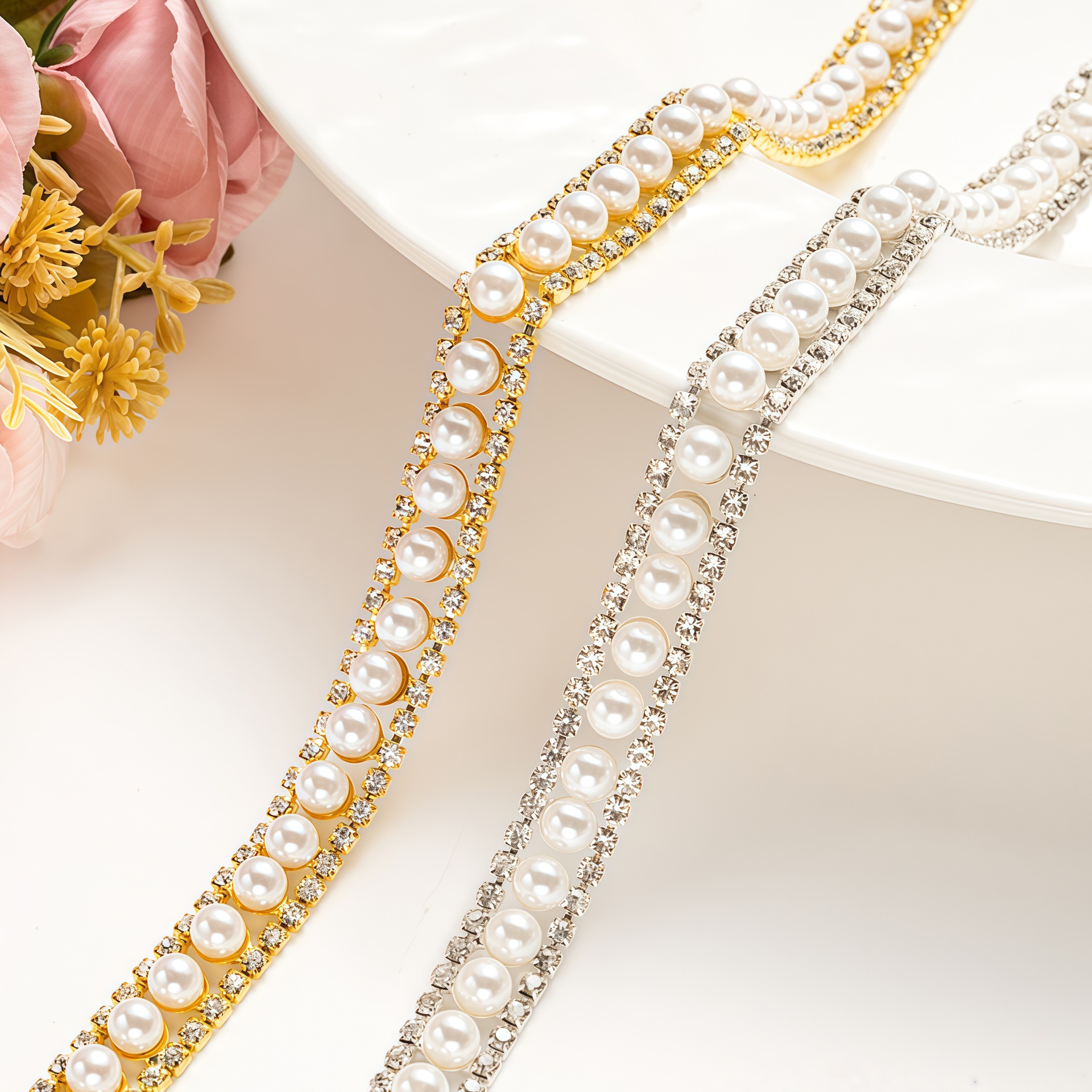 Pearl-Center Rhinestone Border, 1.1 cm construction reference