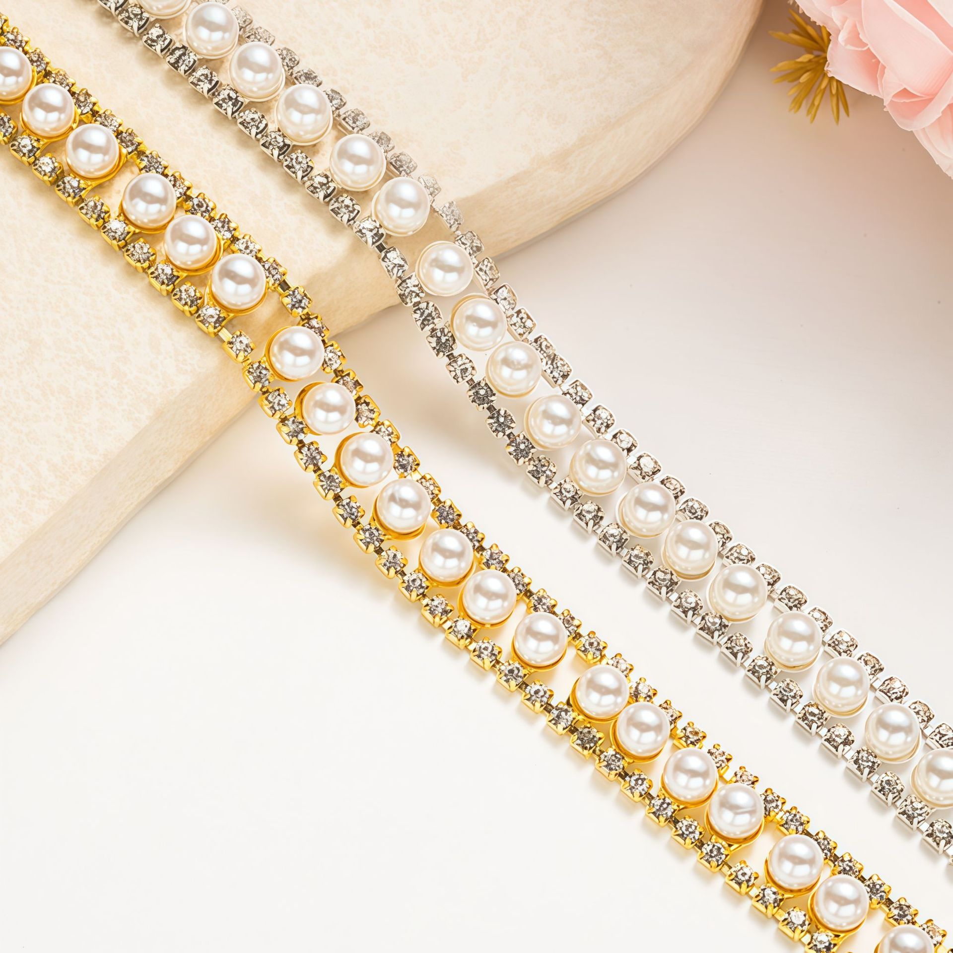 Pearl-Center Rhinestone Border, 1.1 cm: supplied design and finish reference, view 1