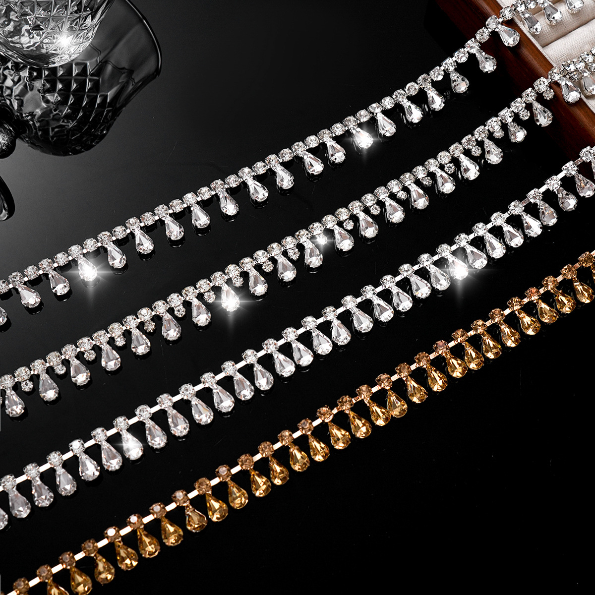 Mini Crystal Drop Chain, 1.8 cm Layouts: supplied design and finish reference