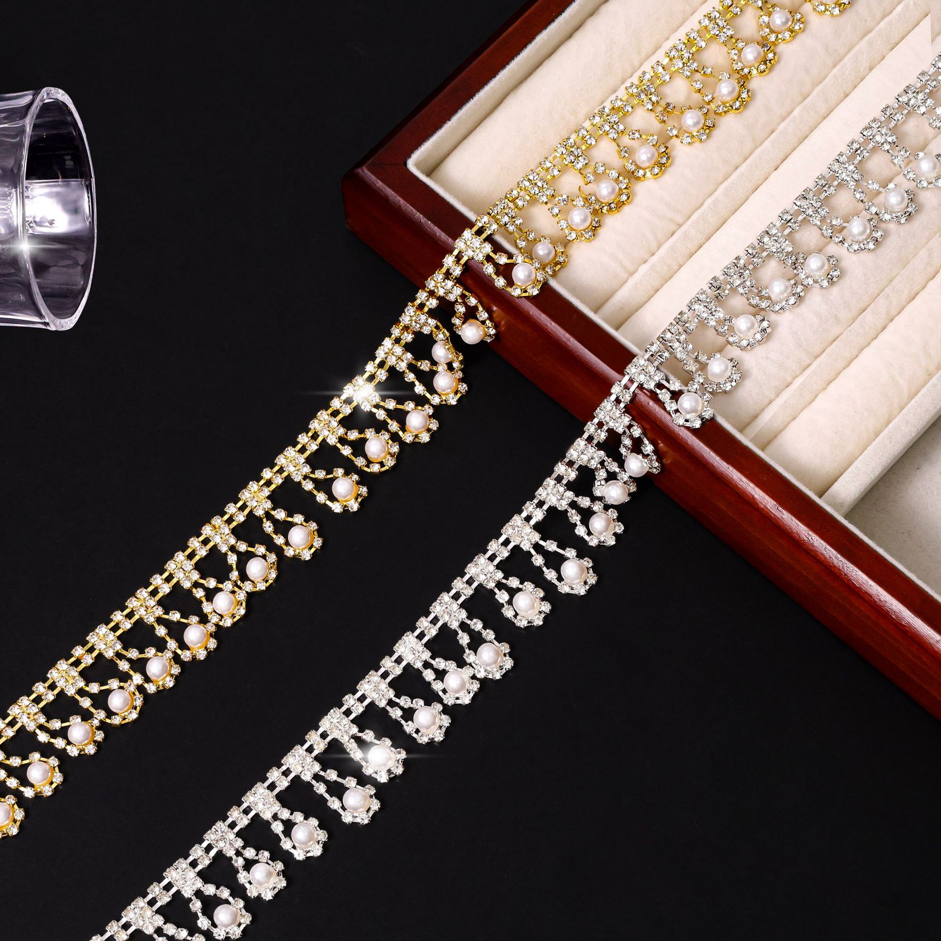 Copper Pearl-Drop Rhinestone Border, 2.6 cm: supplied design and finish reference