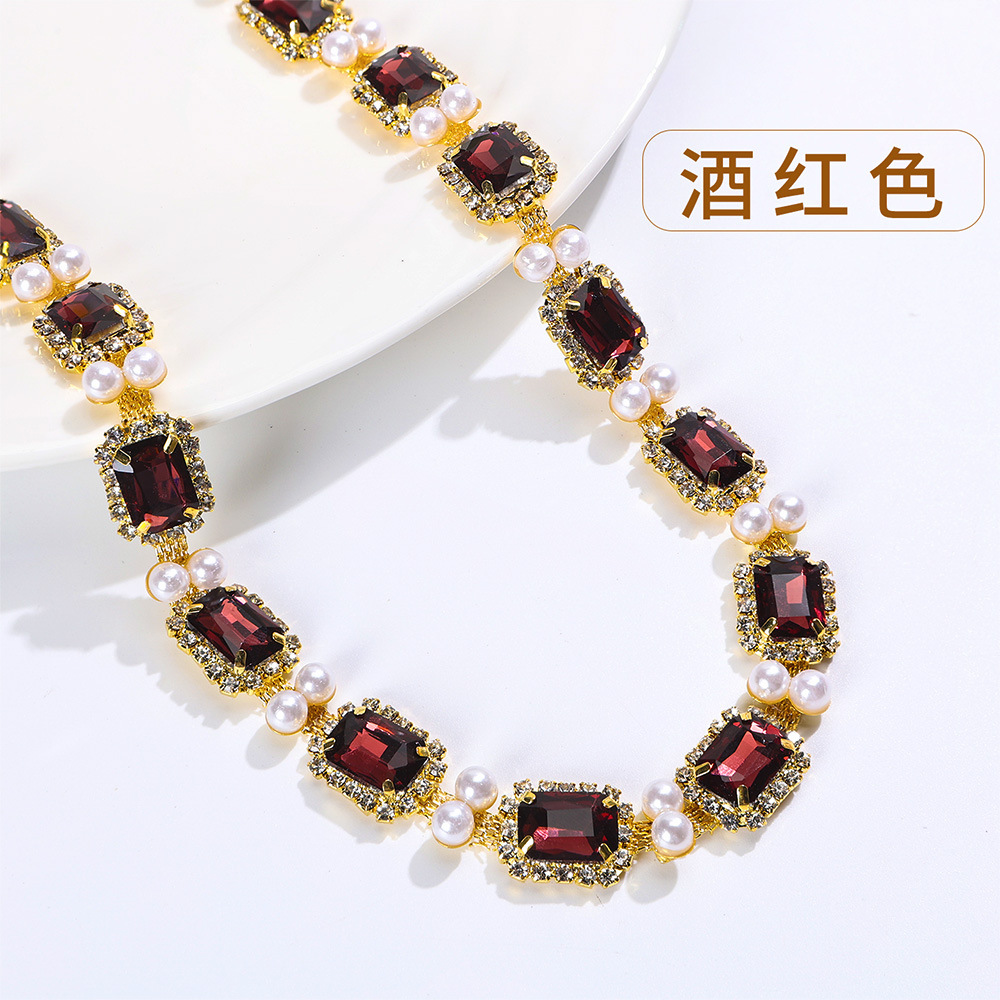 Gold-Base Square Crystal & Pearl-Look Chain — Gold base / burgundy