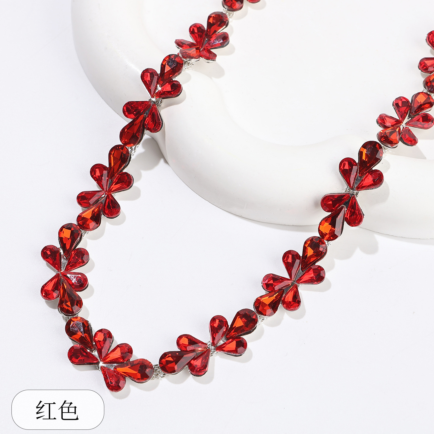 Teardrop-Petal Clover Rhinestone Chain — Big red-1 source unit / 1 yard ≈ 90cm long (source packing: 10 units per roll)