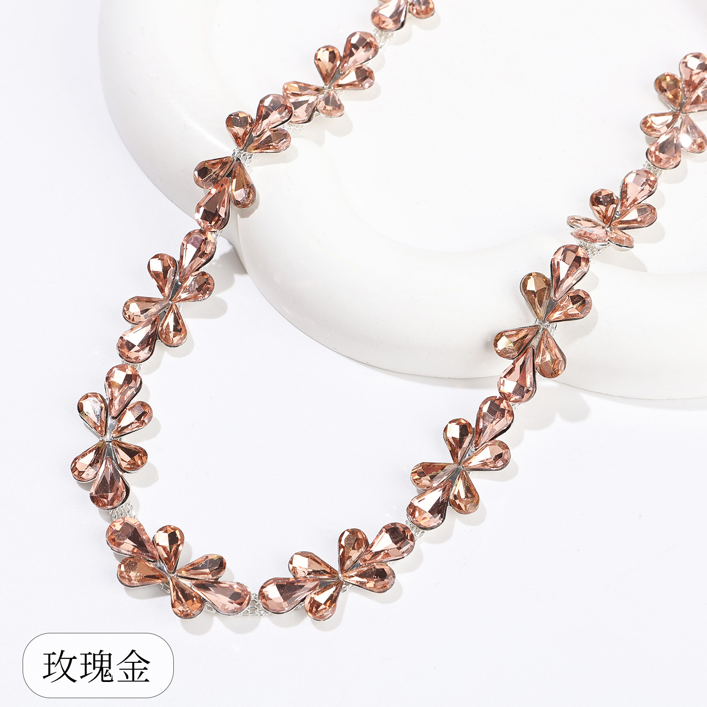 Teardrop-Petal Clover Rhinestone Chain — Rose gold - size 1 / 1 yard ≈ 90cm long (source packing: 10 units per roll)