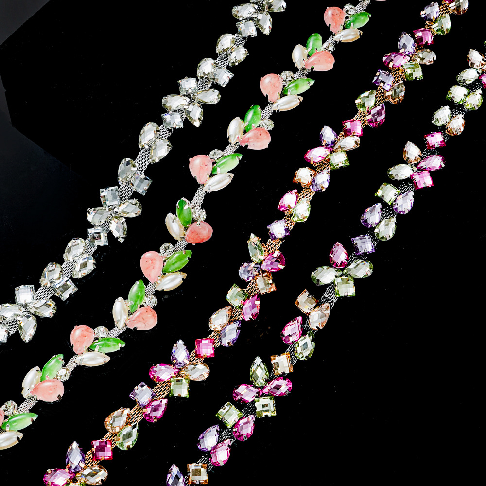 Crystal Flower & Colored Petal Trim, 2–2.1 cm: supplied design and finish reference