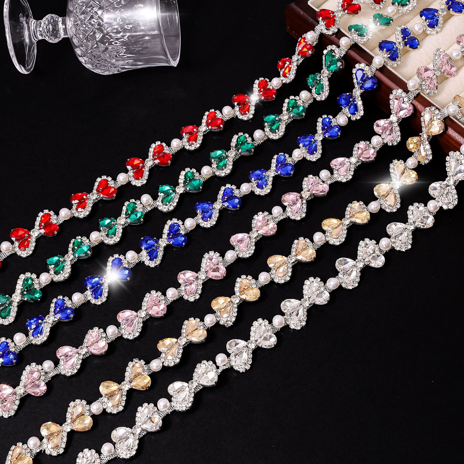 Colored Oval Rhinestone Border, 2.3 cm: supplied design and finish reference, view 1