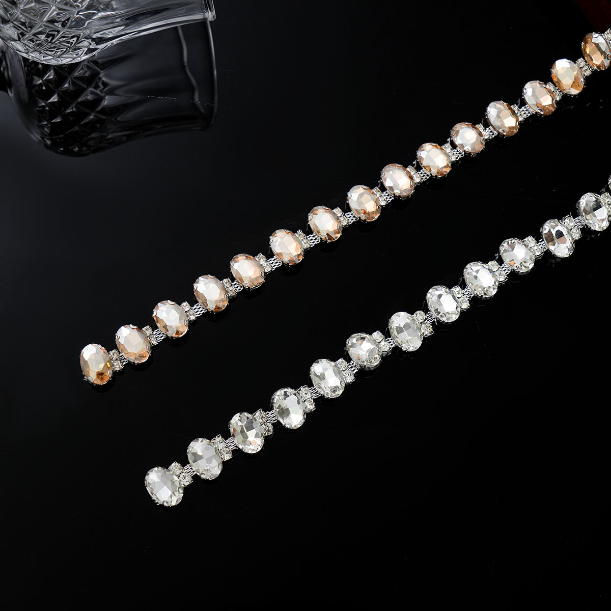 Oval-Link Glass Trim, 1.4 cm Silver & Champagne: supplied design and finish reference