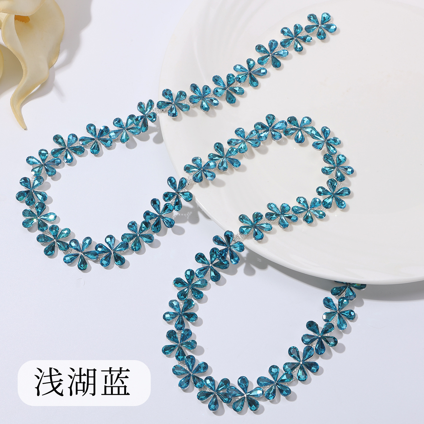 Five-Petal Glass Flower Chain on Copper — Light Lake Blue* Petal Width 2mm / Copper base, 1 yard ≈ 90cm long (source packing: 10 units per roll)