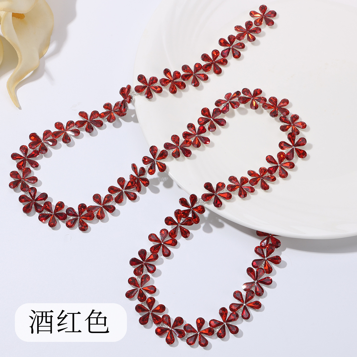 Five-Petal Glass Flower Chain on Copper — Burgundy* petals are 2mm wide / Copper base, 1 yard ≈ 90cm long (source packing: 10 units per roll)