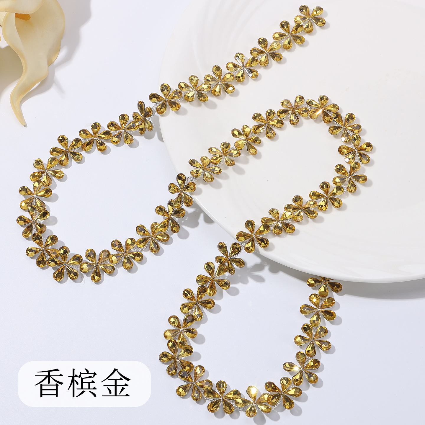 Five-Petal Glass Flower Chain on Copper — Champagne Gold* Petals 2mm Wide / Copper base, 1 yard ≈ 90cm long (source packing: 10 units per roll)