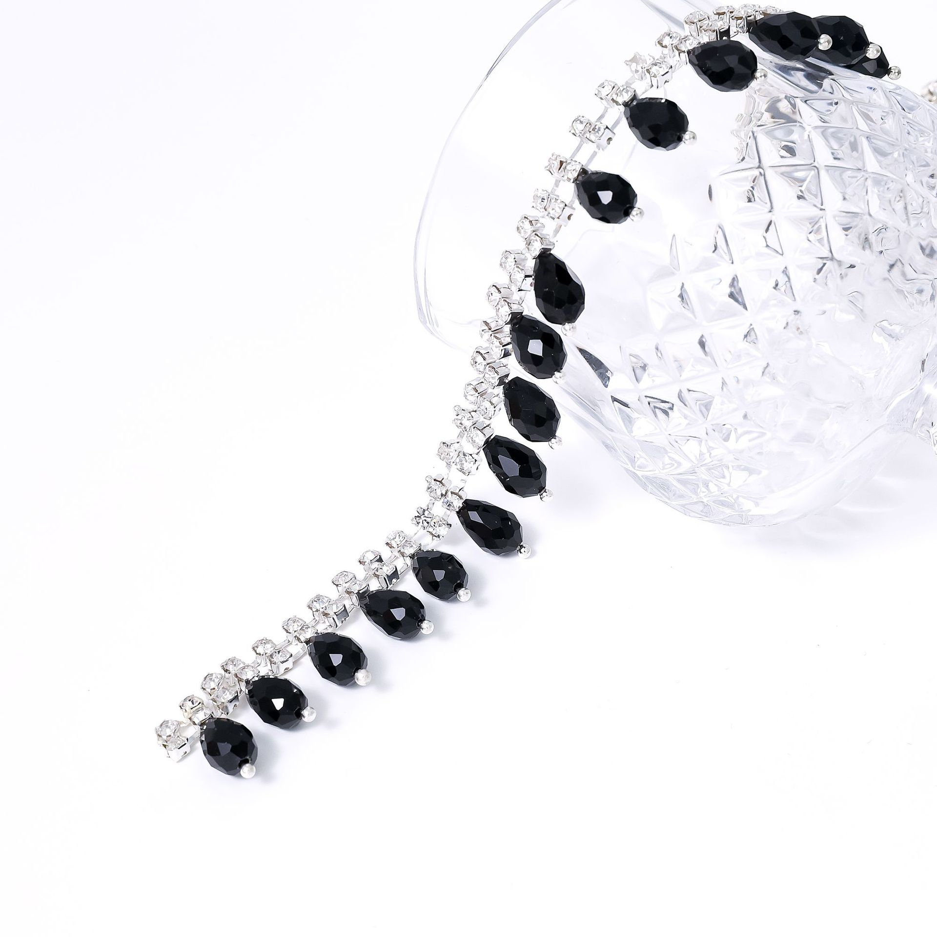 Crystal Bead & Pearl-Look Drop Chain, 2–2.2 cm — Black crystal-width 2.2.cm-1 source unit / 1 source unit ≈ 91cm long - 1 source unit weighs 70g