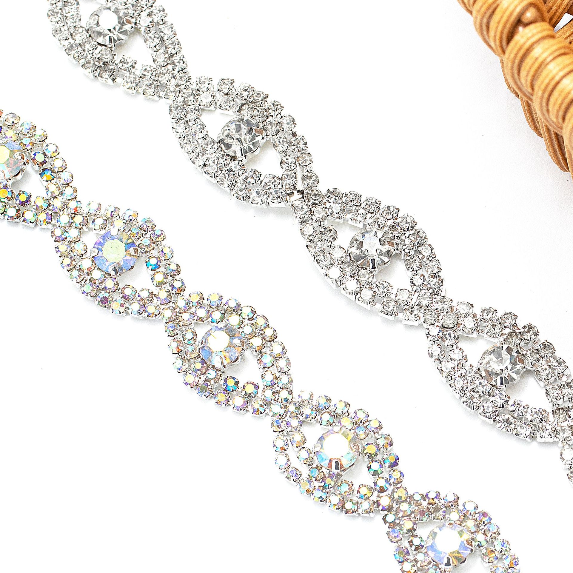 Figure-Eight Rhinestone Openwork Chain, 1.5 cm: supplied design and finish reference
