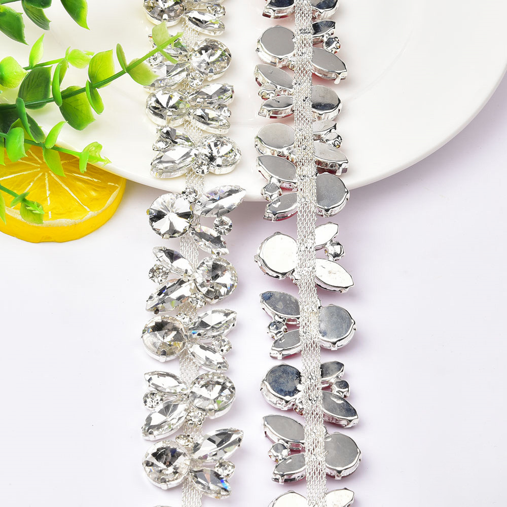Rabbit-Ear Crystal Flower Chain, 3.3 cm motif and placement reference