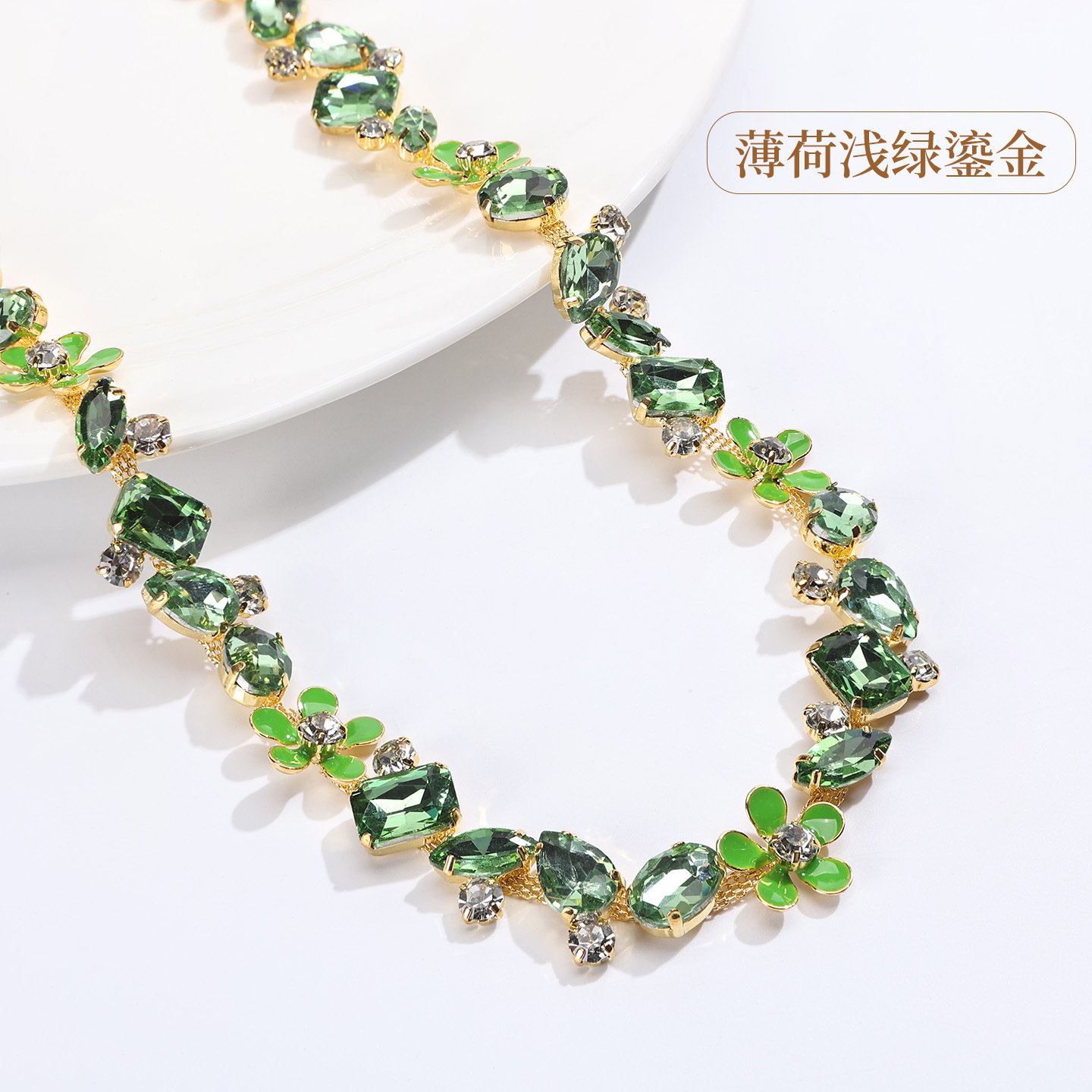 Gold-Base Colored Floral Rhinestone Chain on Copper — Mint light green with gold base*1 yard / 1 yard ≈ 90cm long (source packing: 10 units per roll) made of copper material