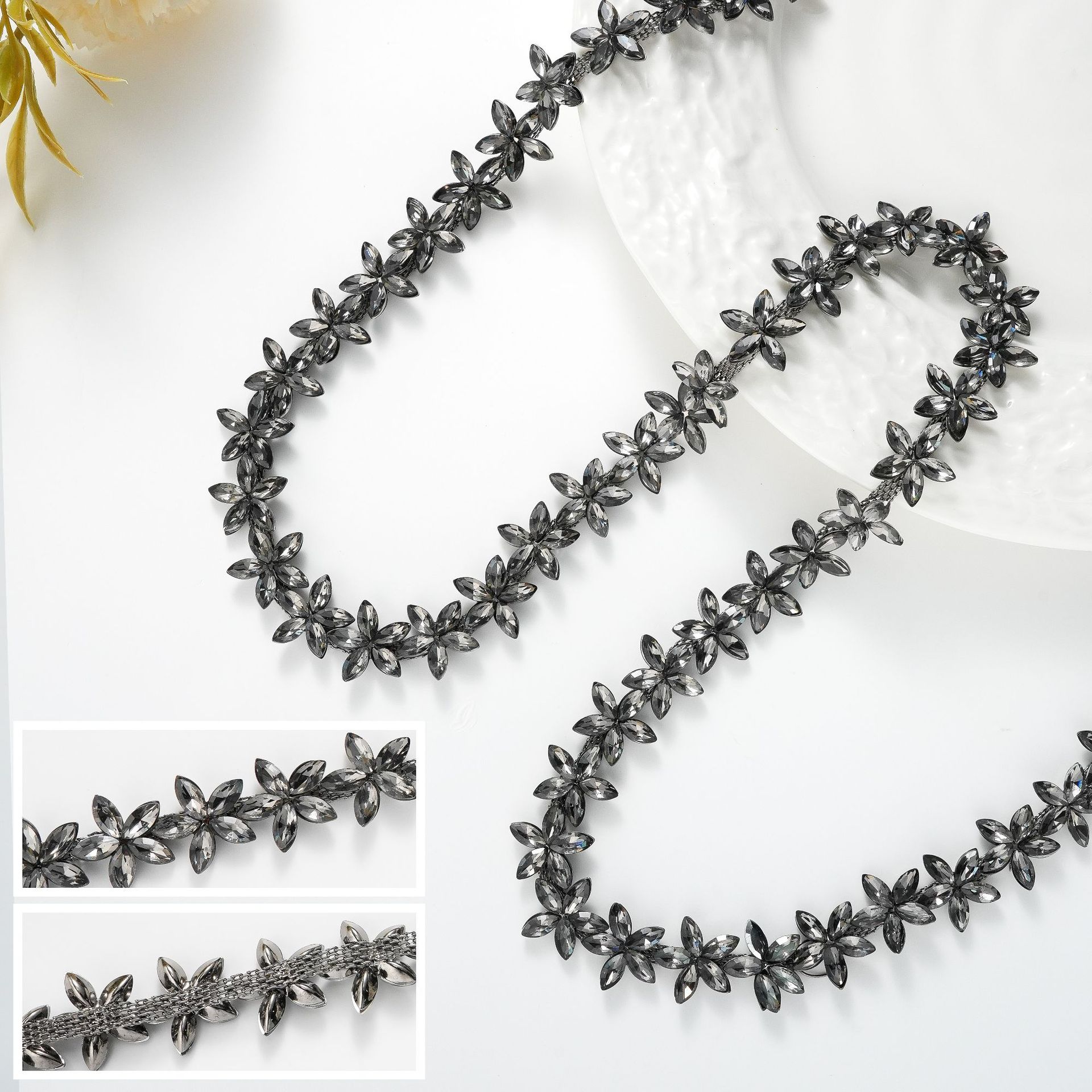 Small Star-Flower Rhinestone Chain, 1.6 cm — gunmetal base gray rhinestone-width 1.6cm-1 source unit / Copper base 1 yard ≈ 90cm long (source packing: 10 units per roll)