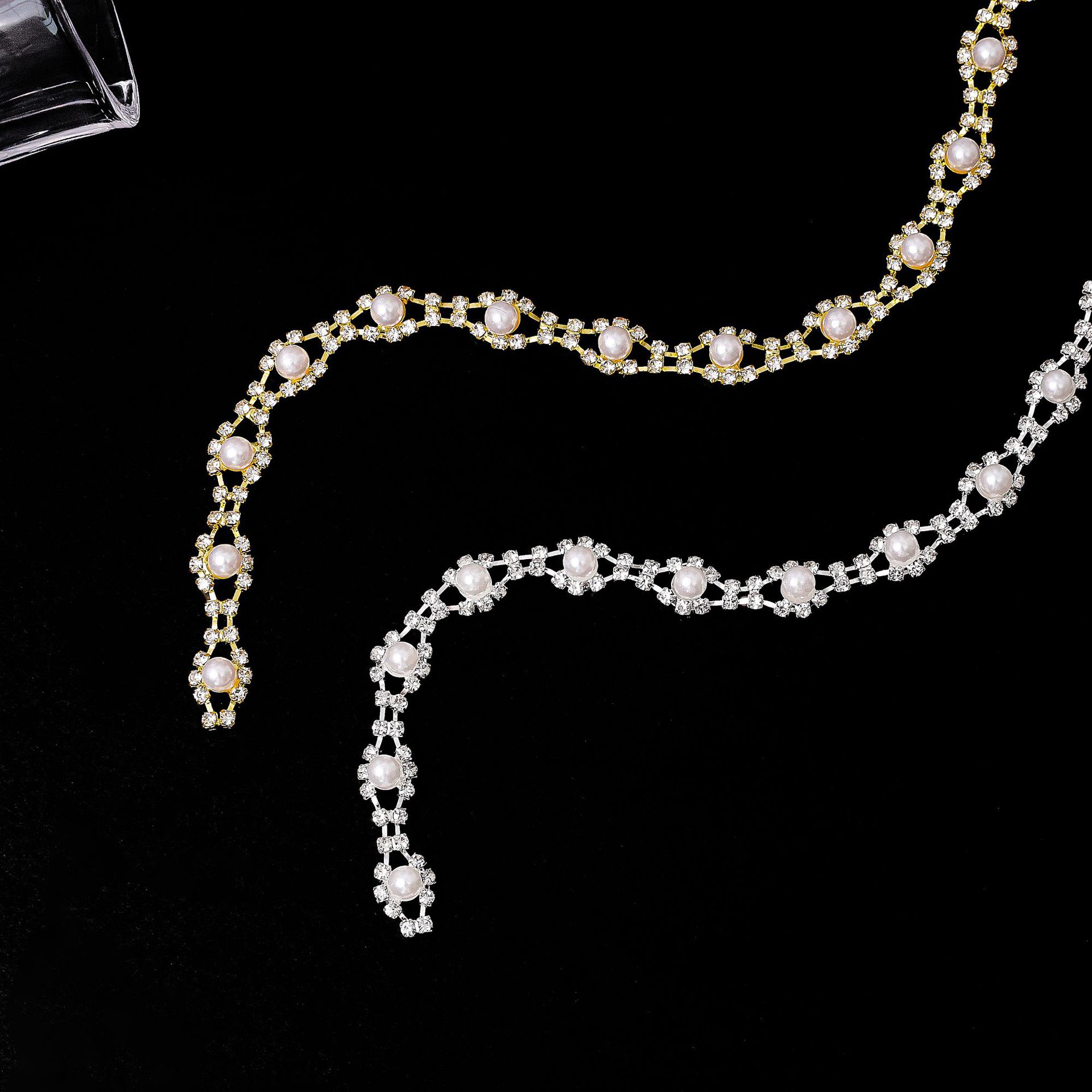 Rose-Setting Pearl-Look Chain, 1.1 cm motif and placement reference