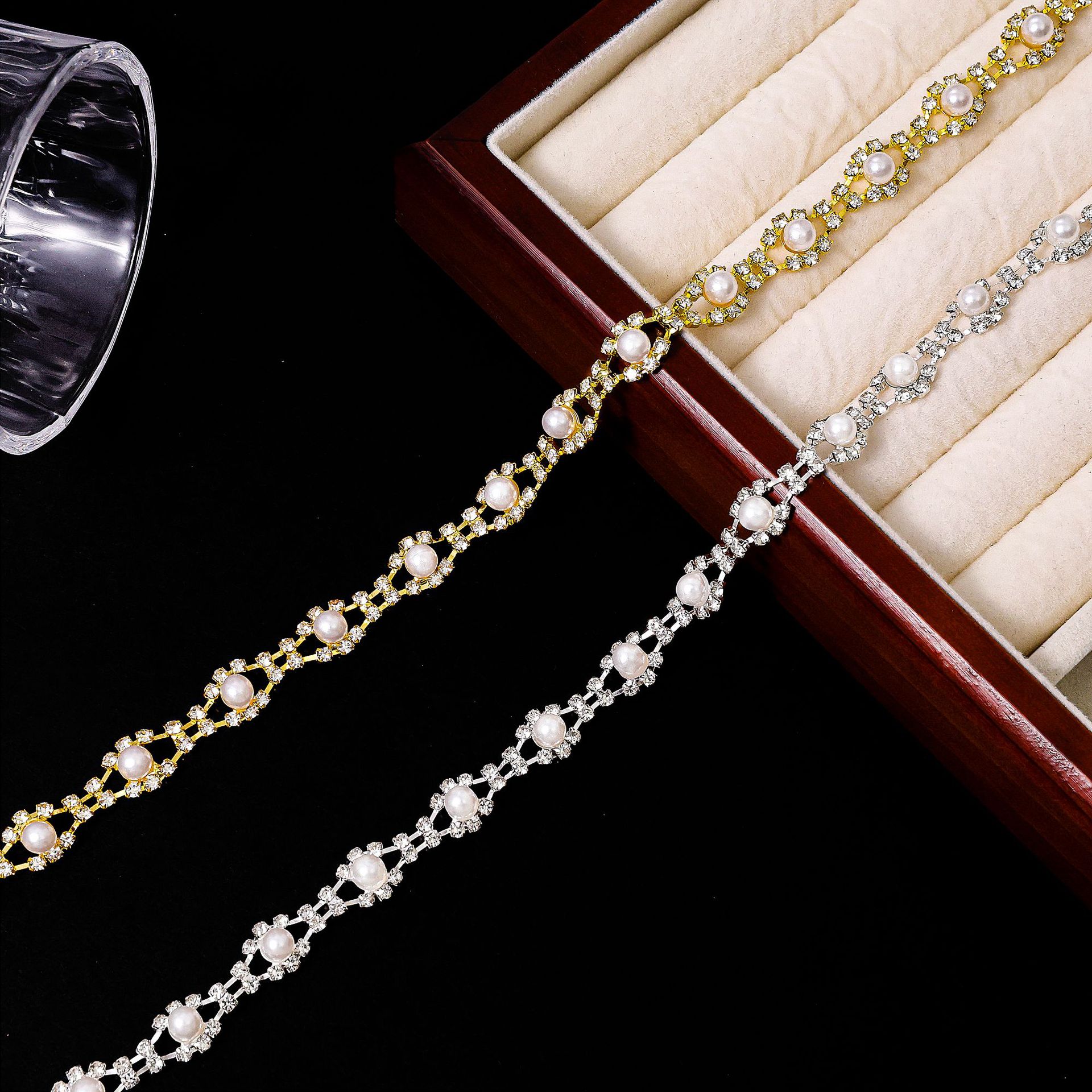 Rose-Setting Pearl-Look Chain, 1.1 cm: supplied design and finish reference, view 1