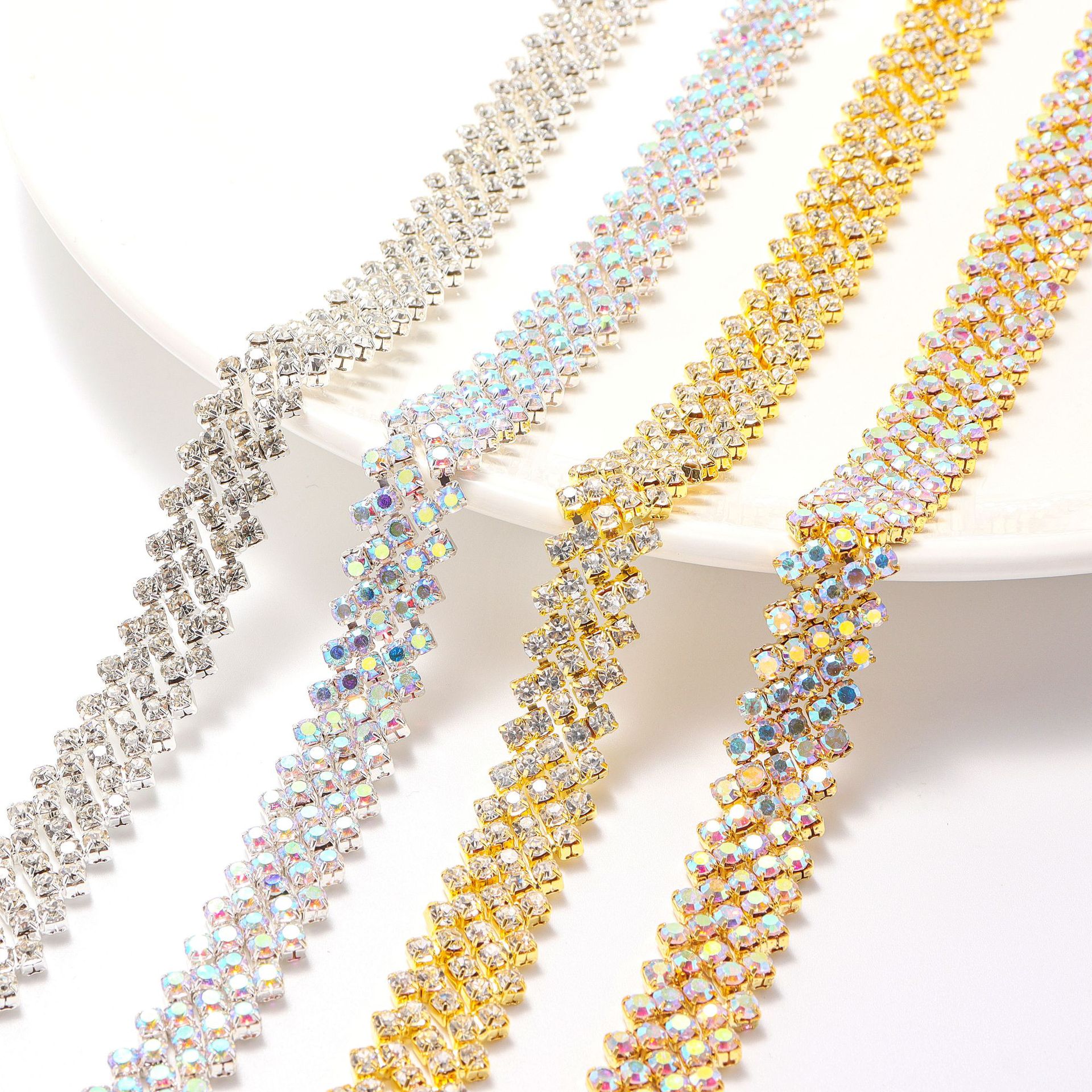 Five-Row Diagonal Glass Rhinestone Band, 1.4 cm: supplied design and finish reference