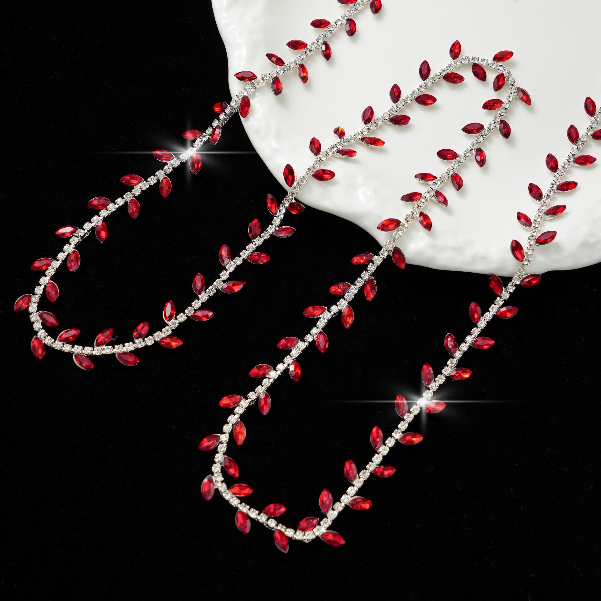 Fine Copper Leaf Rhinestone Chain, 1.6 cm — Red # width 1.6cm - weight: 45g * 1 yard / All copper - 1 yard ≈ 90cm long (source packing: 10 units per roll)