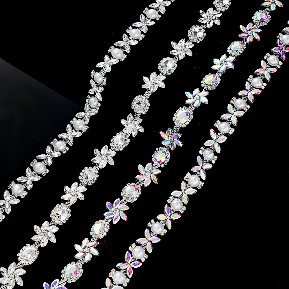 Butterfly & Diamond Rhinestone Chain, 1.4–1.8 cm: supplied design and finish reference, view 1