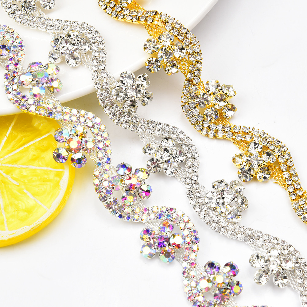 S-Curve Sunflower Glass Rhinestone Trim, 2 cm: supplied design and finish reference